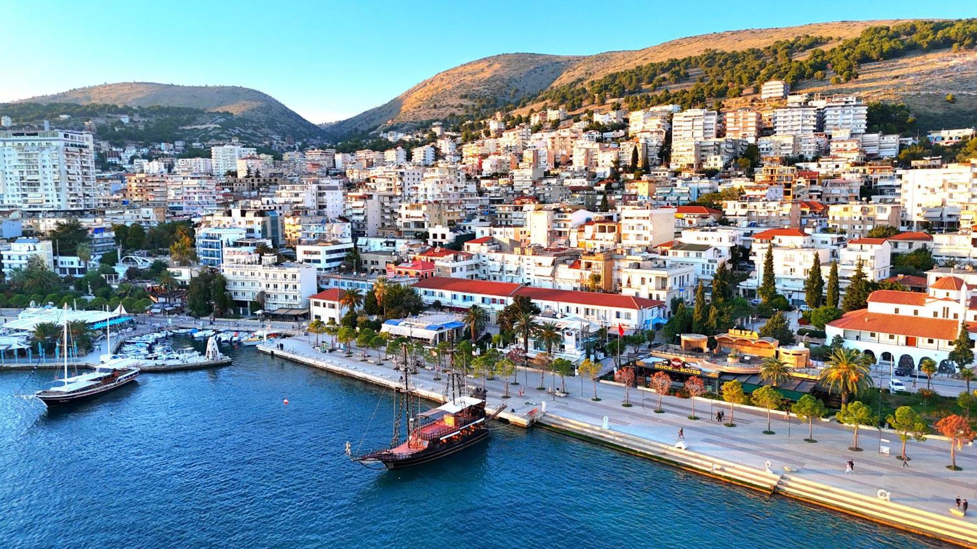 Deep Blue Rooftop - 111 Saranda Kültér fotó